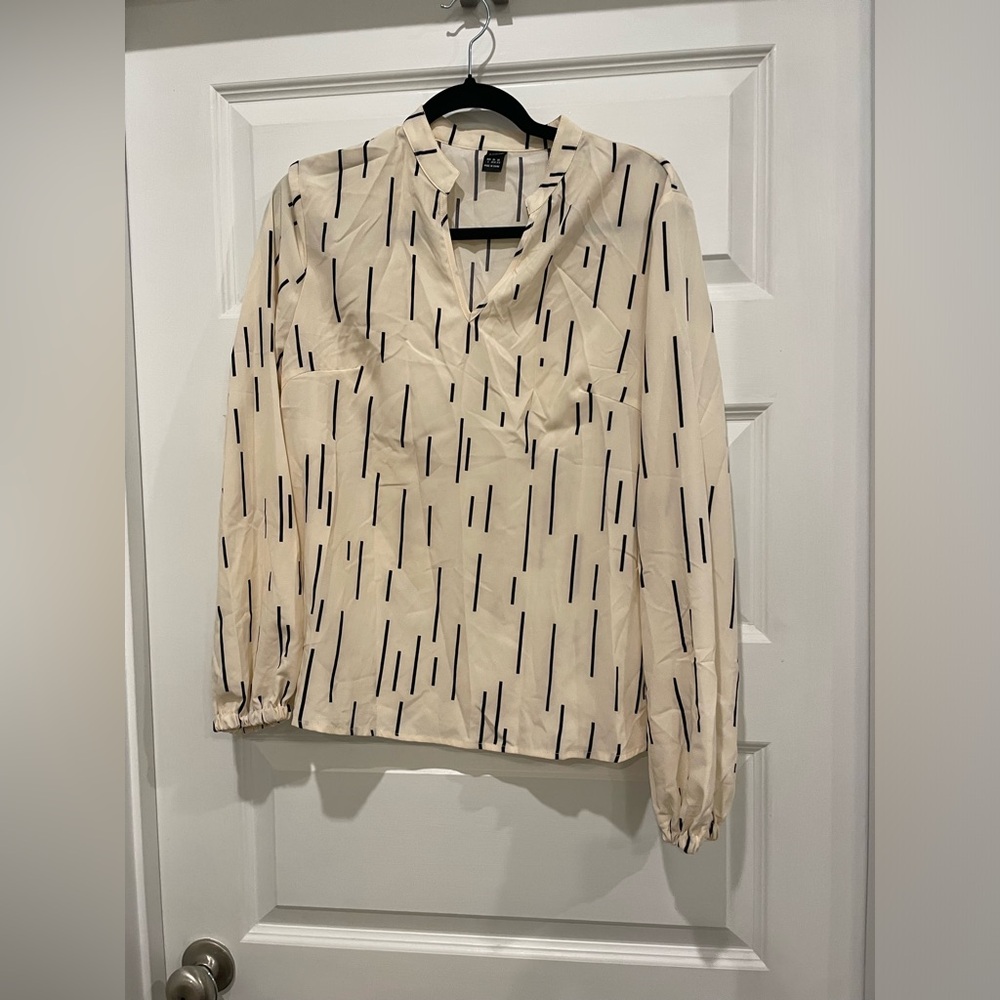 SHEIN- Cream w/ Black Blouse- Size Large
